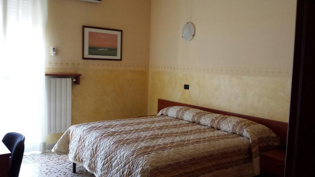 Hotel Frejus Collegno Bagian luar foto